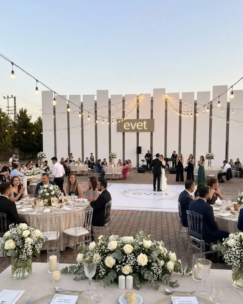 Kır Düğünü Doğa Manzarası