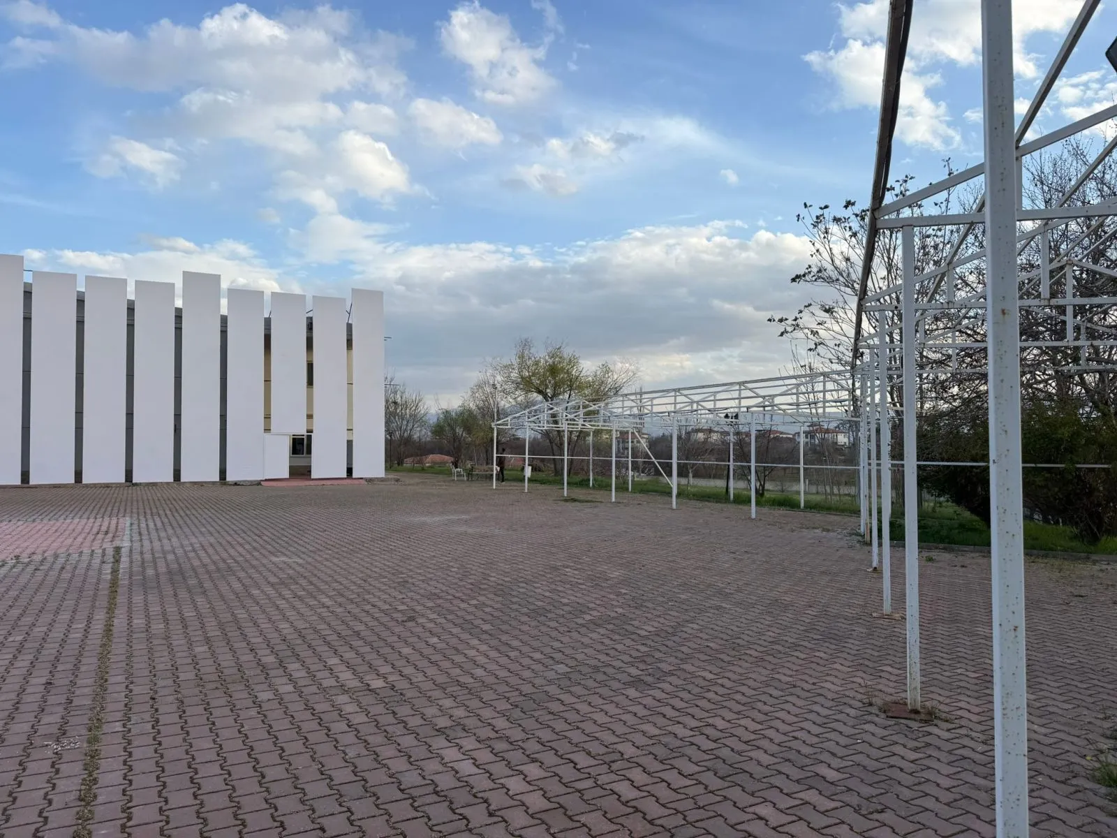 Güvenli Araç Park Sahası
